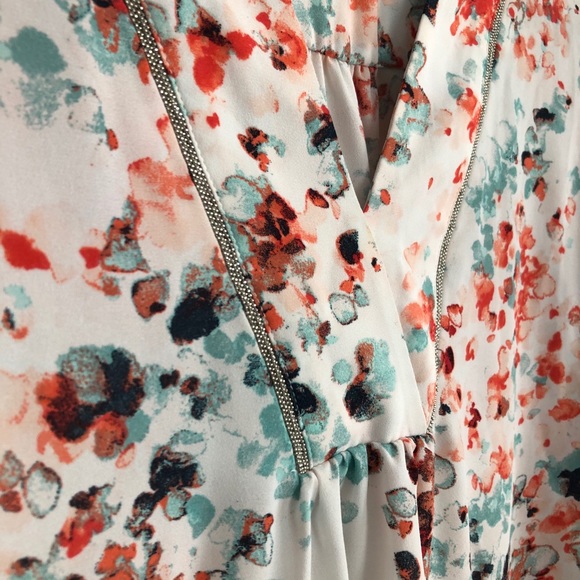 ✨2/$40✨ IVANKA TRUMP FLORAL BLOUSE V NECK - Picture 3 of 6